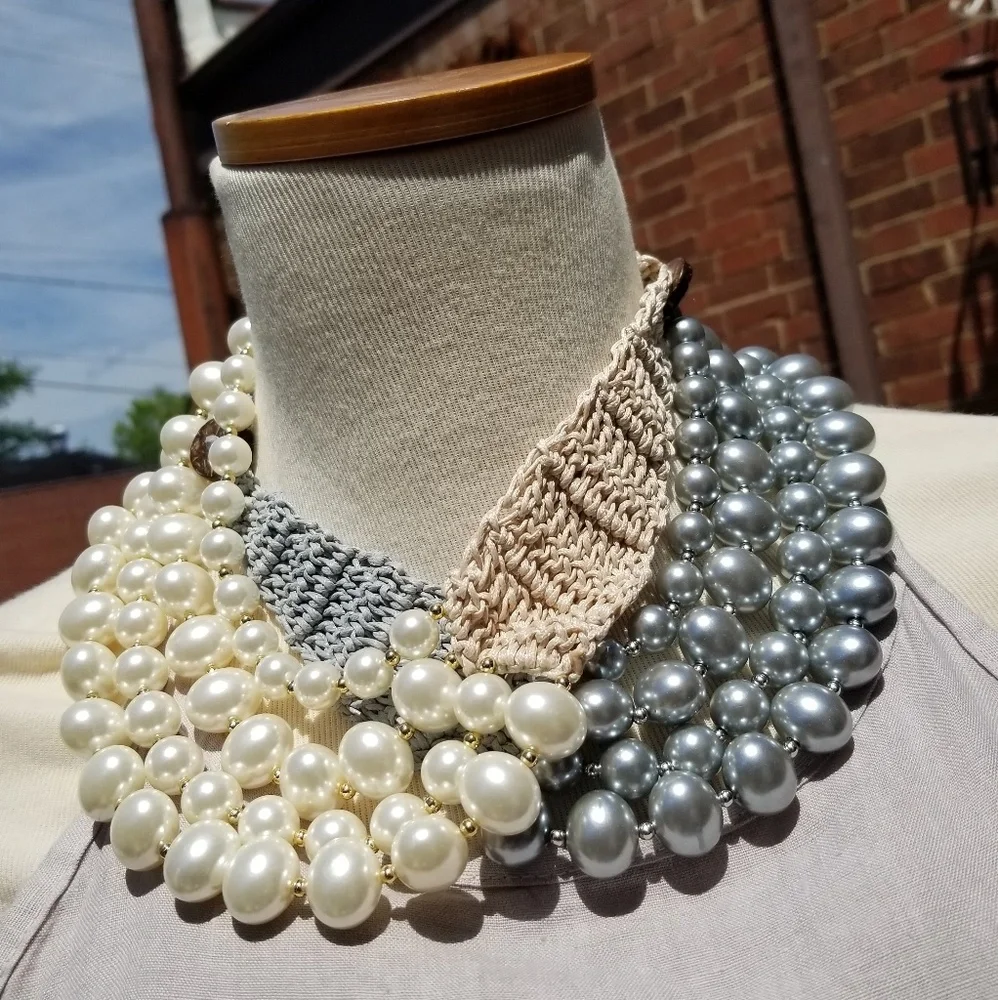 🦪Beige Pearlized Beaded Necklace & Earring Set - Picture 14 of 16